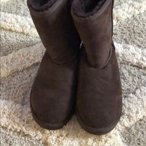 Brown short ugg boots